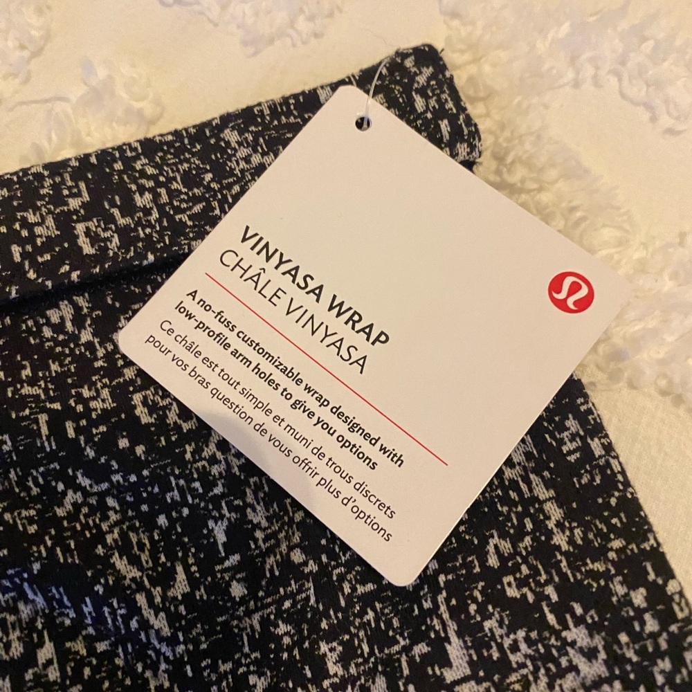 Brand New Lululemon Vinyasa Wrap in Black and White Pattern